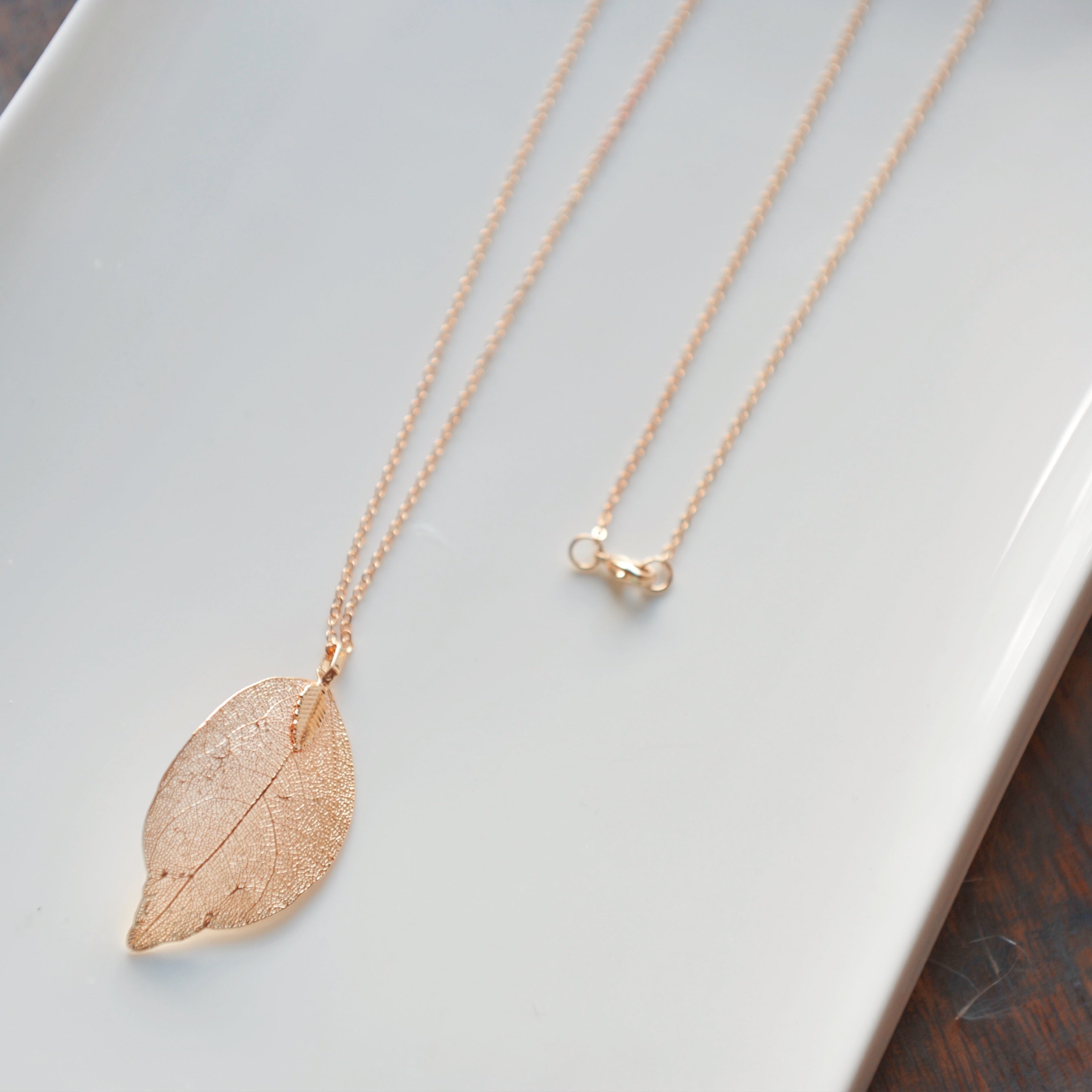 Necklace with leaf on sale pendant