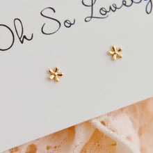 Dana Tiny Flower Stud Earrings