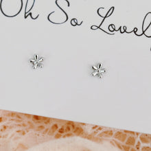 Dana Tiny Flower Stud Earrings